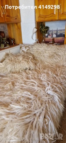 2 броя ръчно тъкани  халища  от естествена вълна  с дълъг косъм и размери 100 /200 см ., снимка 1