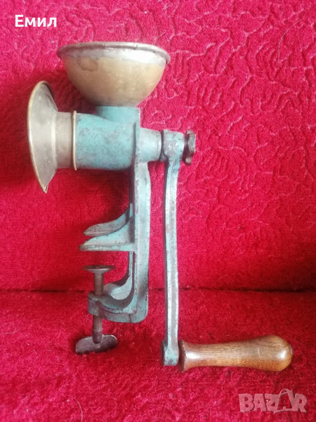 Антикварна мелничка желязо и бронз , снимка 1