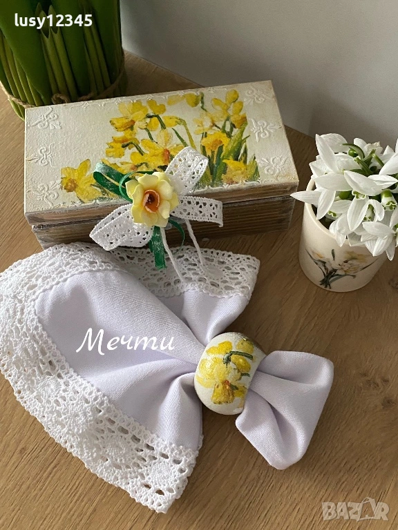 Дървена кутия с 6 пръстена за салфетки с прекрасни, слънчеви нарциси!, снимка 1