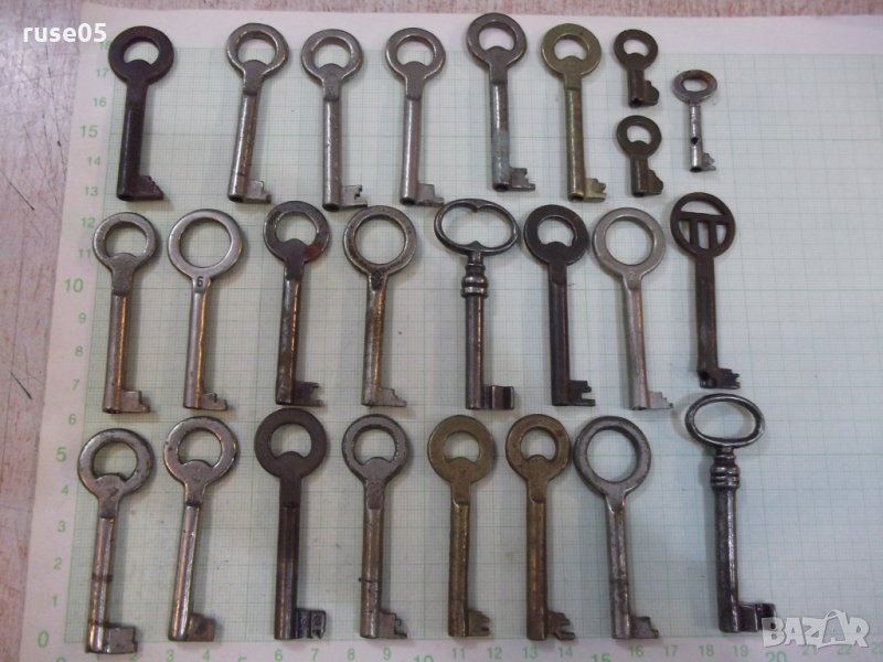 Лот от 25 бр. стари ключа с кухо тяло, снимка 1