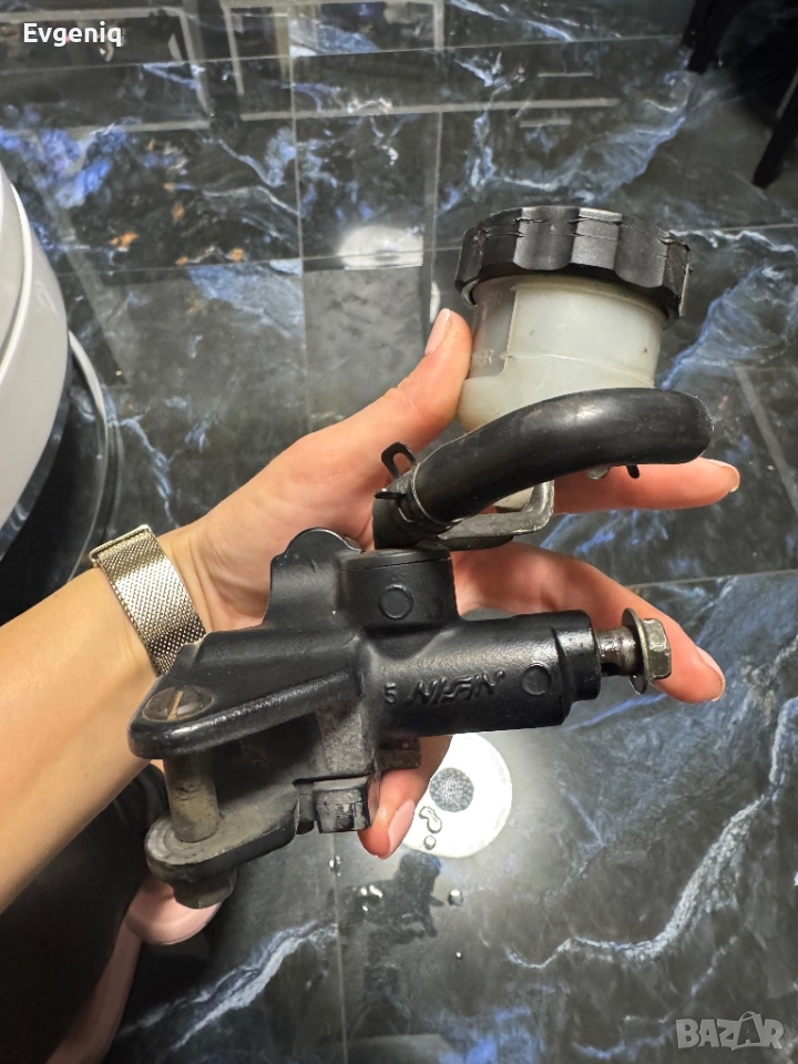 Спирачна система nisin ,беше на кавазаки нинджа 636 2018г,после разбрах че е от сузуки , снимка 1