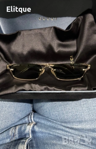 очила с черен обикновен калъф и ув защита Gucci