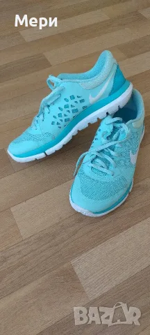 Дамски маратонки Nike, снимка 3 - Маратонки - 55796302