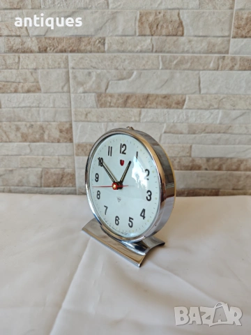 Стар часовник / будилник - Diamand - 1970г., снимка 4 - Антикварни и старинни предмети - 54106055