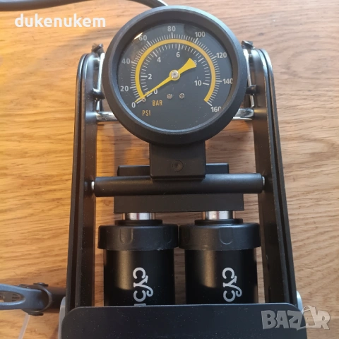 Мощна крачна помпа с двоен цилиндър и манометър до 10 bar – универсална помпа, снимка 8 - Аксесоари за велосипеди - 53382215