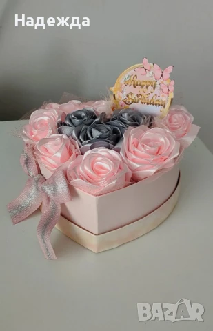 Сатенени рози в кутия , снимка 3 - Романтични подаръци - 51254405