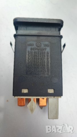Бутон аварийни светлини Голф 4, Бора, VW Golf 4, Bora, снимка 3 - Части - 42395256