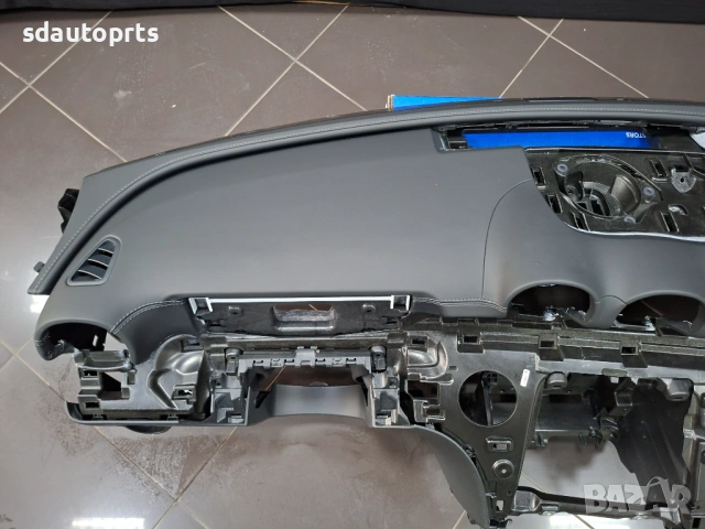 Ново Кожено Табло с Сив шев Mercedes W206 AMG без HUD, снимка 5 - Части - 53896791