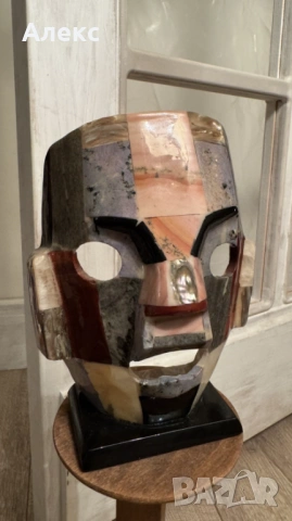 Винтиж маска на маите, ръчно изработена от полускъпоценни камъни.