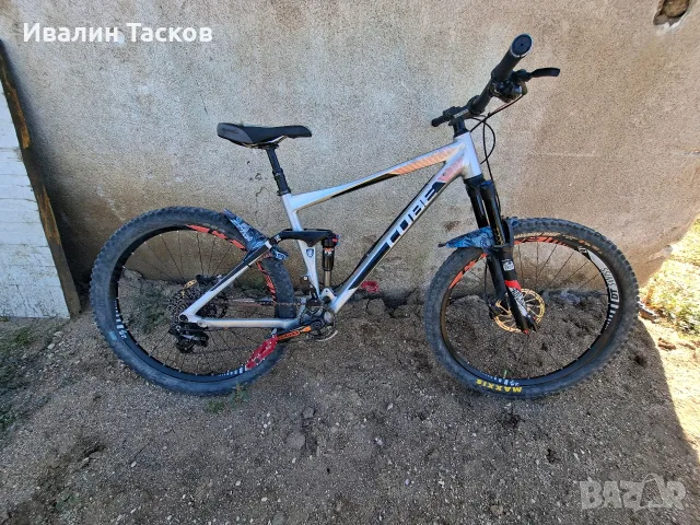 Колелото е Cube има леки следи от употреба по рамката