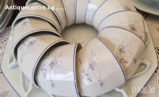 Елегантен сервиз за вечеря за 12 души на Limoges, France , снимка 2 - Сервизи - 50161896