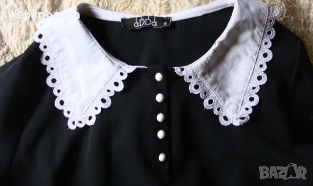 Черна рокля с бяла яка и маншети Adda