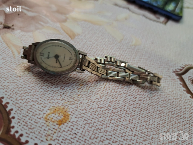 Продавам механичен часовник Заря