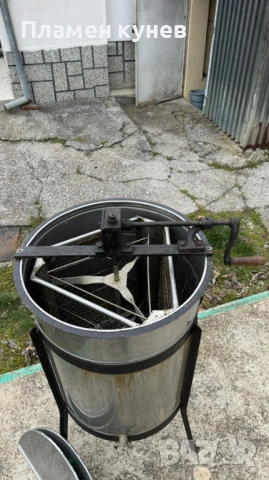 Продавам центрофуга за мед 3-рамкова, ръчна от хром-никел (инокс) , снимка 6 - За пчели - 54176028