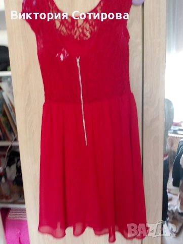Продавам червена рокля, разме.