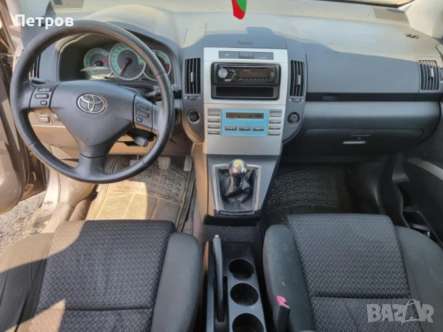 Toyota Corolla Verso 2.2 D4D На части, снимка 13 - Автомобили и джипове - 50723395