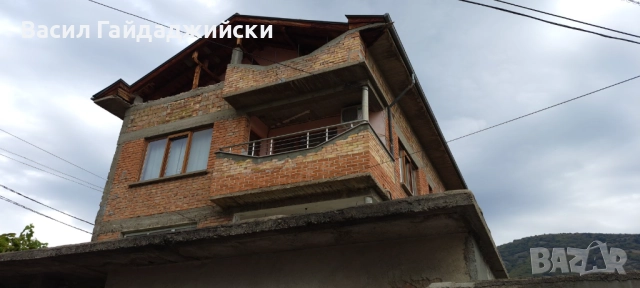 Продавам 2 етажа от къща,гараж със канал и изба, двор и навес 