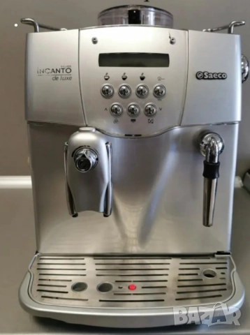 Кафемашна Saeco Incanto de luxe работи перфектно 