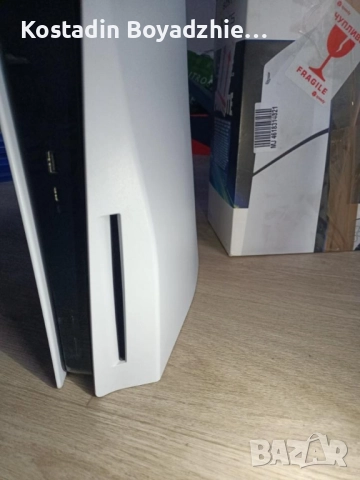 PlayStation 5 с 1 контролер и 3 игри , снимка 2 - PlayStation конзоли - 52581580
