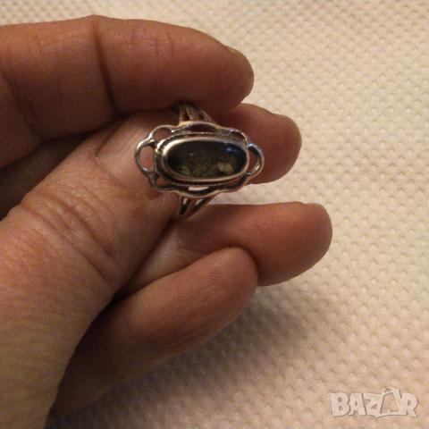 Авторски сребърен пръстен със зелен кехлибар , снимка 4 - Пръстени - 36523117