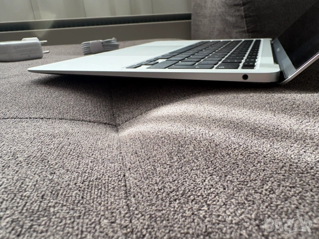 Apple Macbook Air 2020 M1 Перфектен, снимка 3 - Лаптопи за работа - 54196087