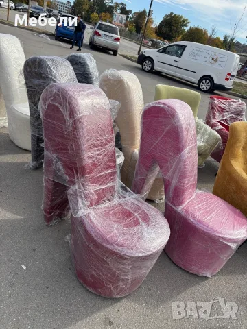 Столове в форма на токчета 