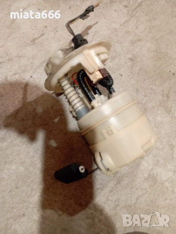 Бензинова помпа  с кошница от Рено Клио, снимка 2 - Части - 52202337