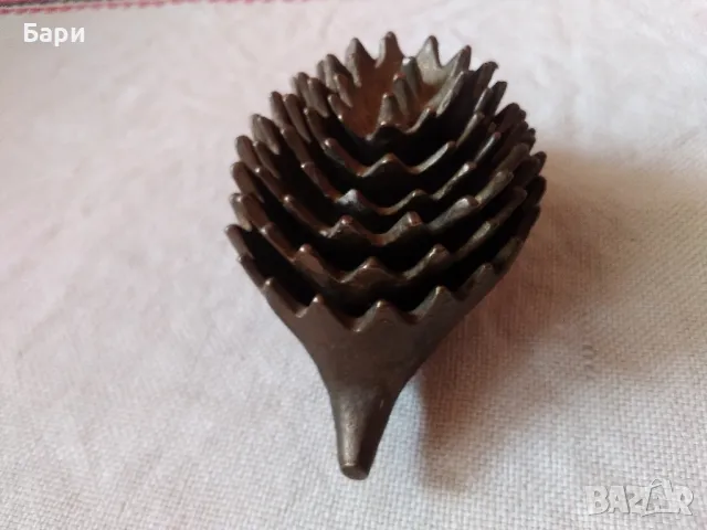 Стари дизайнерски бронзови пепелници с таралежи, в стил Walter Bosse, снимка 2 - Антикварни и старинни предмети - 47755779