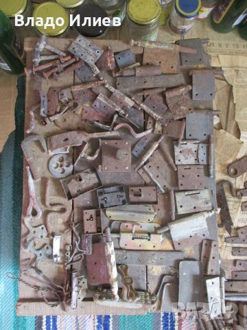 Старинни метални аксесоари-резета,ками,клинове,прободи,инструменти,панти,закачалки и други, снимка 1