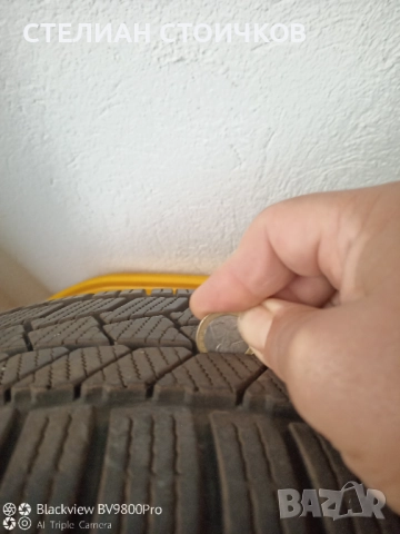 Продавам комплект зимни гуми континентал рънфлат 245/45/19. 