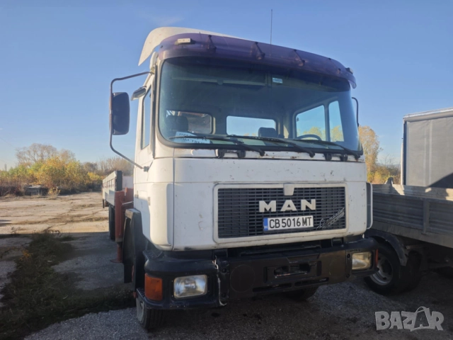 Ман 12.222 с кран Майлер 2.8 тона 12 метра и каросерия с пътеки за коли и техника, снимка 2 - Камиони - 52409852