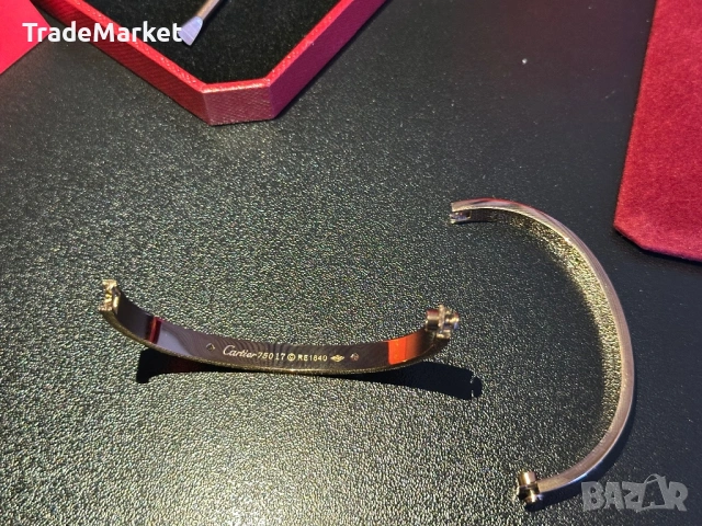 Нова Гривна Cartier LOVE завършена в цвят розово злато с пълна опаковка, снимка 5 - Гривни - 54279395