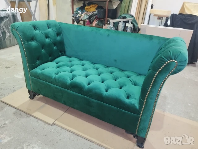 Диванче честърфийлд  налично