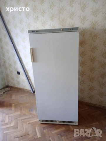 Италиански вертикален фризер с 6 отделения