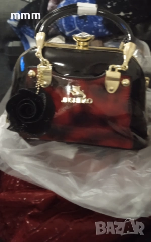 Нова,малка чанта.