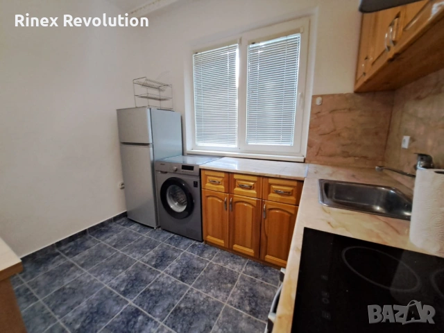 Тристаен апартамент под над в Христо Смирненски