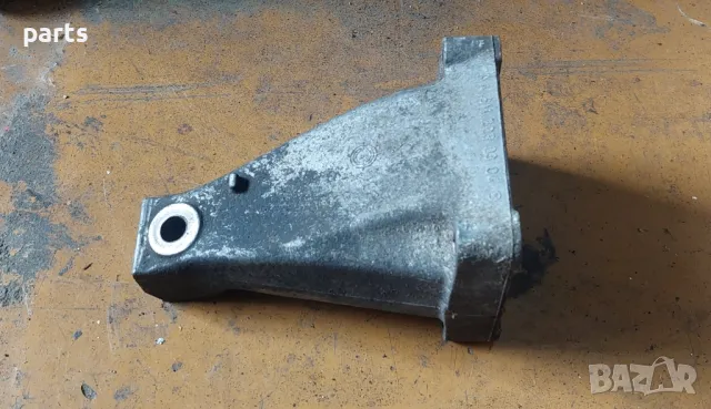 Лапа Двигател 2.2CDI Мерцедес Спринтер - A6112230304, снимка 4 - Части - 47722961