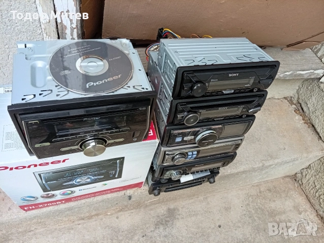 Авторадиа , снимка 2 - Радиокасетофони, транзистори - 54129967