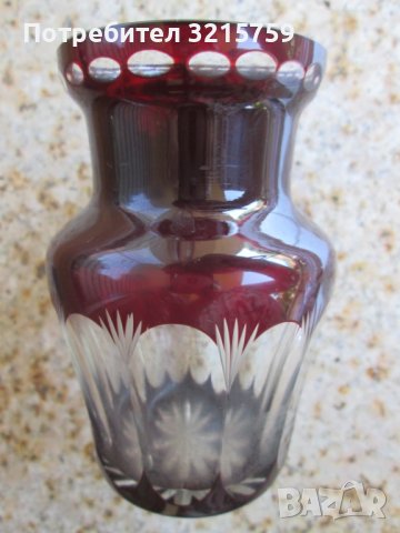 Малка Кристална ваза ,червен кристал