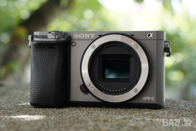 Sony A6000 (Silver Black Edition), снимка 9 - Фотоапарати - 50509561