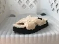 Дамски чехли Ugg в бежов цвят, снимка 2