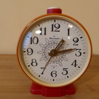 Будилник часовник Янтар, снимка 1 - Антикварни и старинни предмети - 44265105
