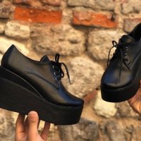 Обувки на платформа - черна кожа - 120K, снимка 1 - Дамски ежедневни обувки - 42830802
