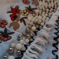 Уникални къси дамски дънкови панталонки с перли и бродерии на N.V.M. на намаление, снимка 5 - Къси панталони и бермуди - 29723592
