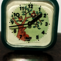 Стар механичен будилник, настолен часовник, снимка 1 - Антикварни и старинни предмети - 44587729