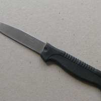 Кухненски нож японски 18,5 см неръждаем пластмасова дръжка, съвсем запазен, снимка 1 - Прибори за хранене, готвене и сервиране - 44711254