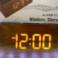 Дигитален Часовник с Безжично Зарядно / Дигитален будилник със зарядно, снимка 1 - Радиокасетофони, транзистори - 44197046