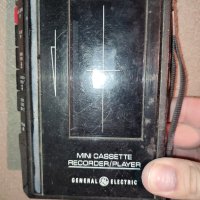 General Electric мини касетофон, снимка 3 - Радиокасетофони, транзистори - 44230209