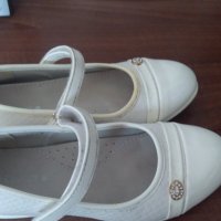 Бели обувки , снимка 1 - Детски обувки - 37923282