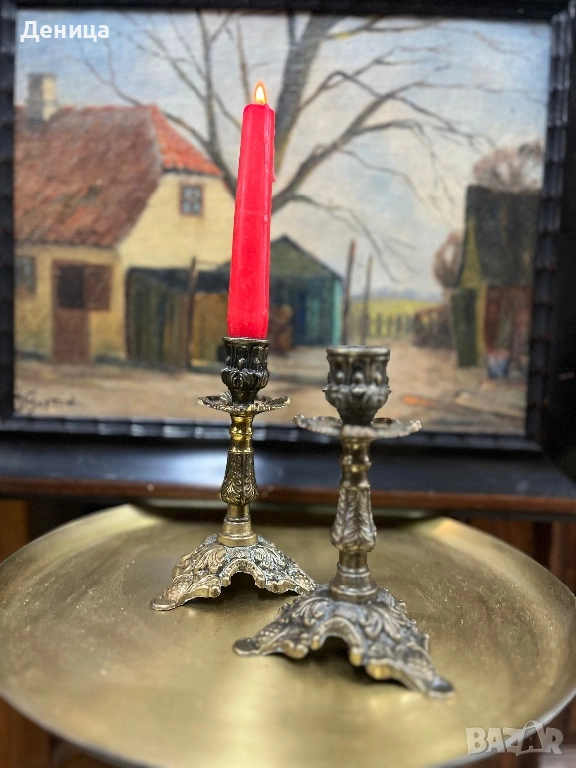 Двойка свещници с богата орнаментика Месинг или бронз Усещат се тежки и стоят масивно , снимка 1